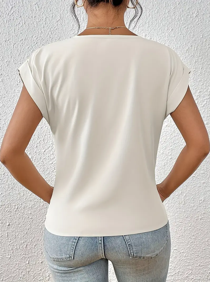 Laia - The perfect v-neck top for woman